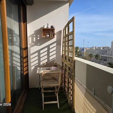 Beautiful Air-conditioned With Balcony *