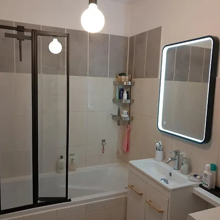 Beautiful Air-conditioned With Balcony Apartment *