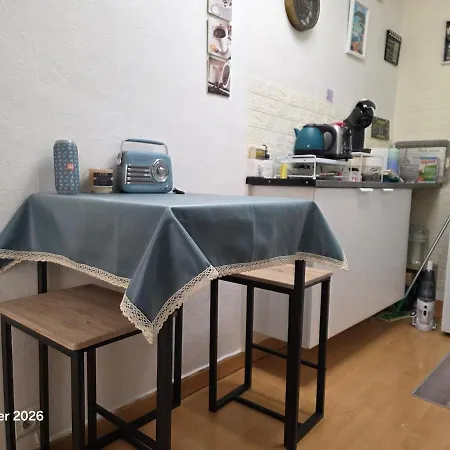 Beautiful Air-conditioned With Balcony Apartment *