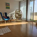 Beautiful Air-conditioned With Balcony Hyeres