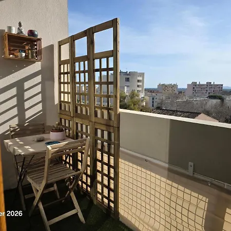 Apartment Beautiful Air-conditioned With Balcony