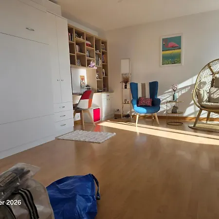 Apartment Beautiful Air-conditioned With Balcony