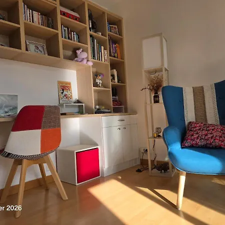 Apartment Beautiful Air-conditioned With Balcony