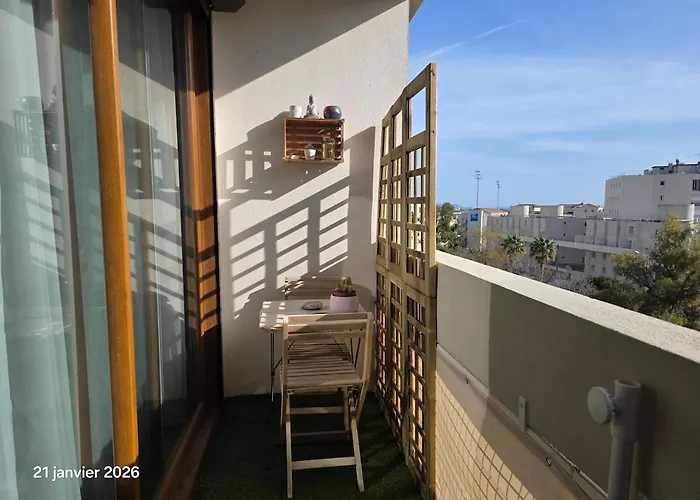 Beautiful Air-conditioned With Balcony *