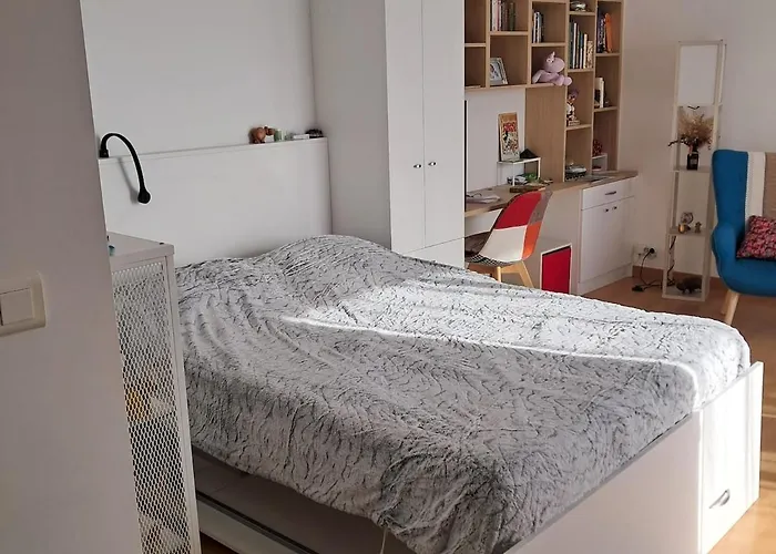 Beautiful Air-conditioned With Balcony Διαμέρισμα