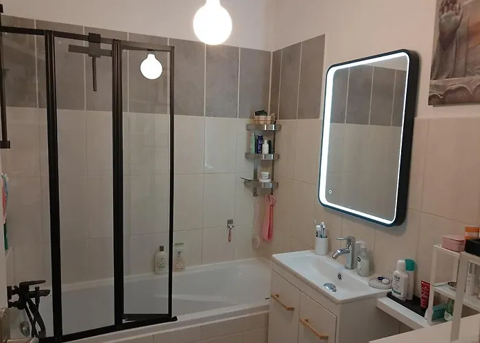 Beautiful Air-conditioned With Balcony Διαμέρισμα *