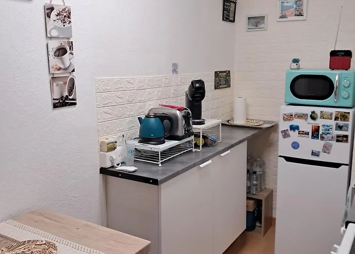 Beautiful Air-conditioned With Balcony