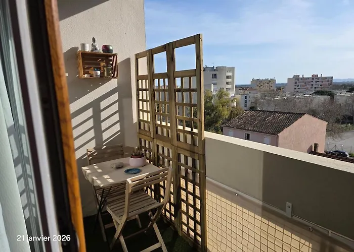 Beautiful Air-conditioned With Balcony Διαμέρισμα