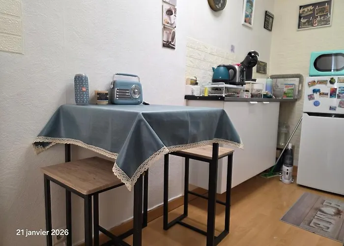 Beautiful Air-conditioned With Balcony Διαμέρισμα *